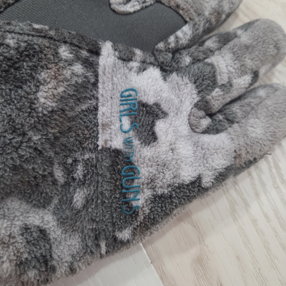 Gray Camouflage Fleece Gloves - Picture 2 of 3
